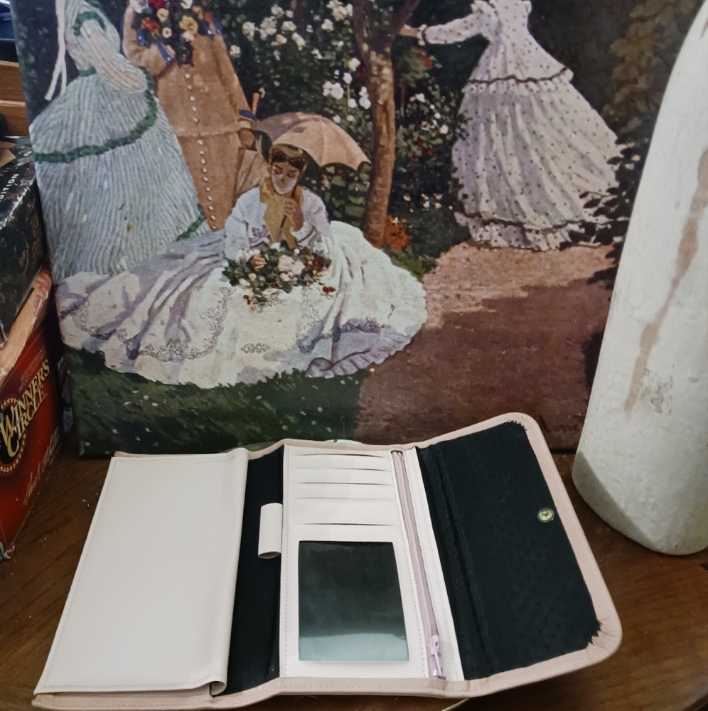 Vintage Princess Gardner Trifold Kiss Lock 👛 👜Lamb Skin Purse Wallet.🎁 👛 👜